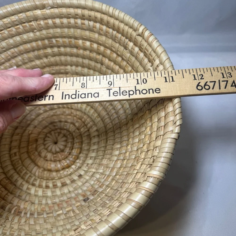 Hand Woven‎ Coiled Sweetgrass Basket Round Decorative Bowl Tan Cream 11.5x4.5